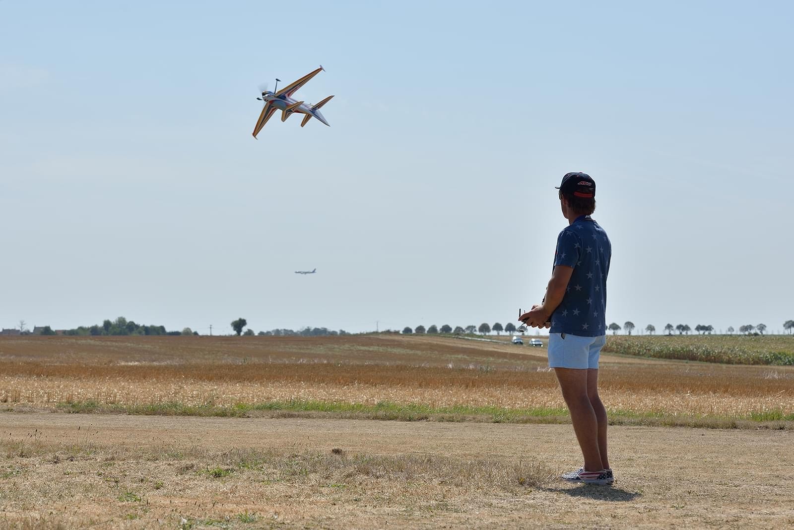 Jase aux commandes de l'avion de Christophe