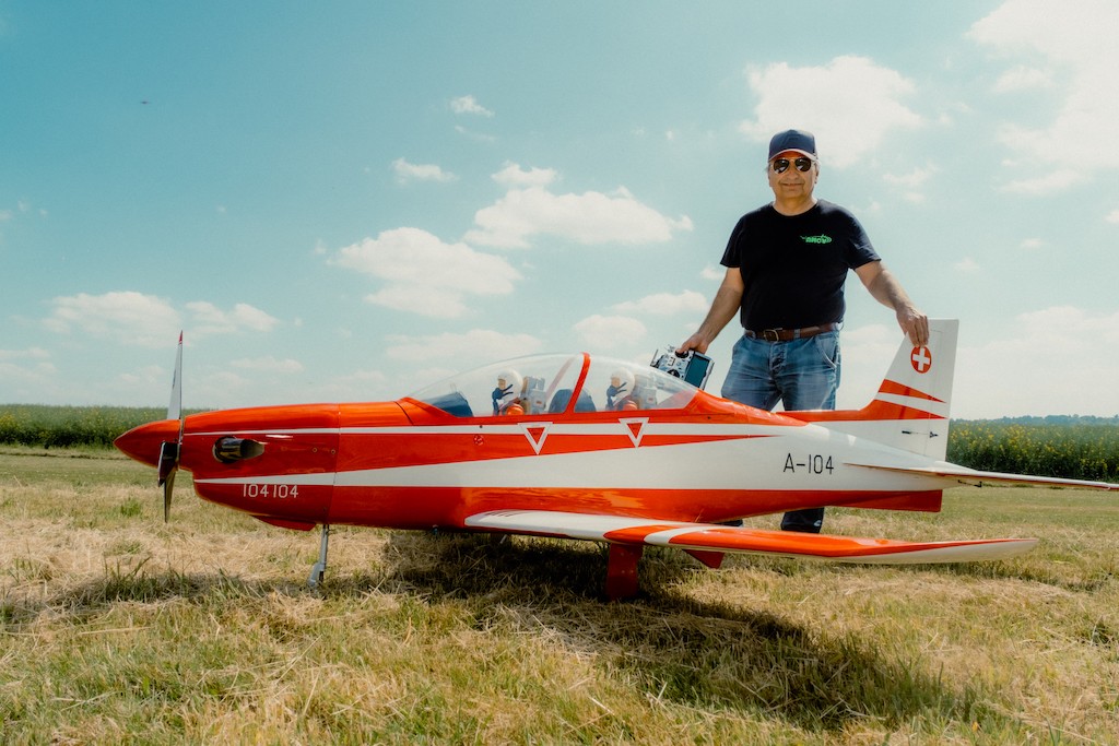 Bruno aux commandes d'un super avion