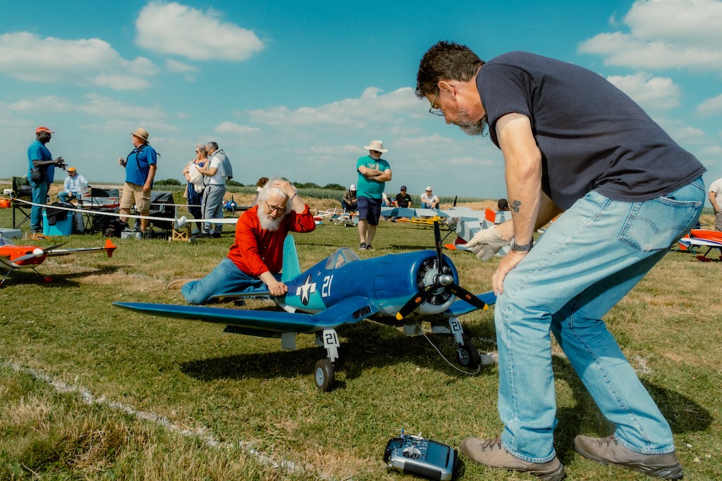 Max avec son super avion
