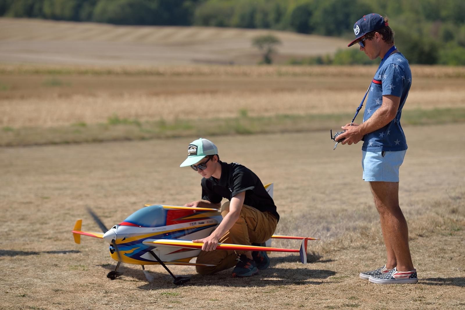 Jase en préparation pour un vol avec l'avion de notre champion du monde F3A