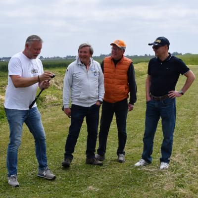 Marco , tu vas finir par prendre la photo !!!